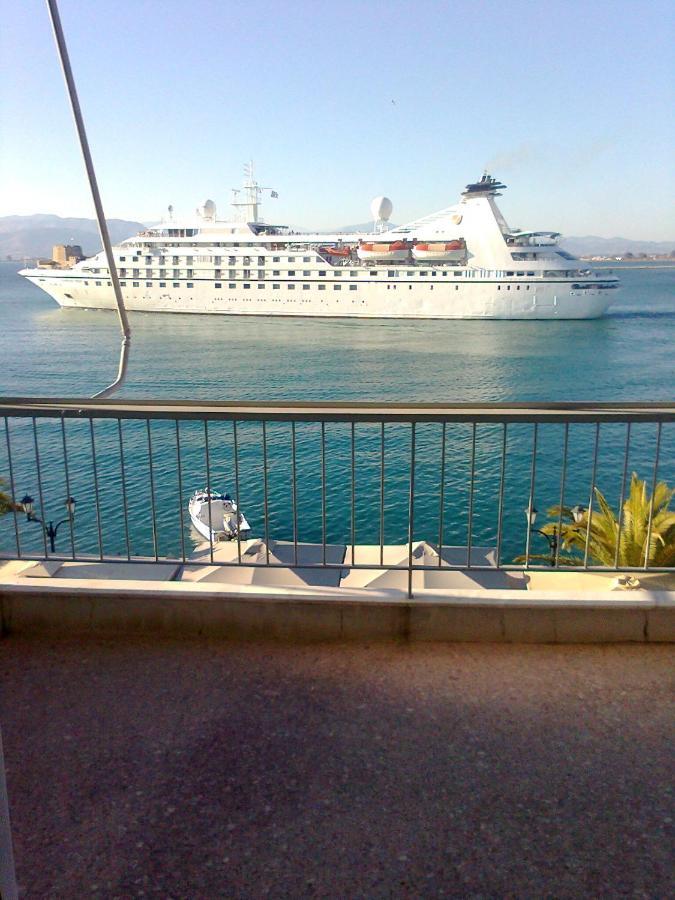 Di Fronte Alla Fortezza Nafplio Exterior foto